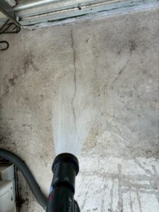 雨漏り散水検査 散水中