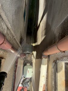 雨漏り散水検査 散水中