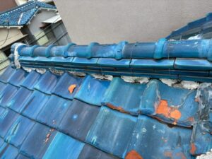 奈良県奈良市にて雨漏り修理〈瓦のズレ・漆喰打ち替え工事〉 施工前