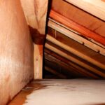 天井からポタポタ音がする？見えない雨漏りの前兆を見逃さない方法