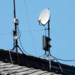 アンテナの設置ミスが雨漏りの原因に？屋根周辺の注意点とは
