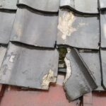 瓦のズレ・割れを放置するとどうなる？修理方法と費用の目安を解説