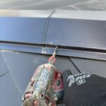 奈良市にて棟板金修理〈釘抜けをパッキンビスで改善〉