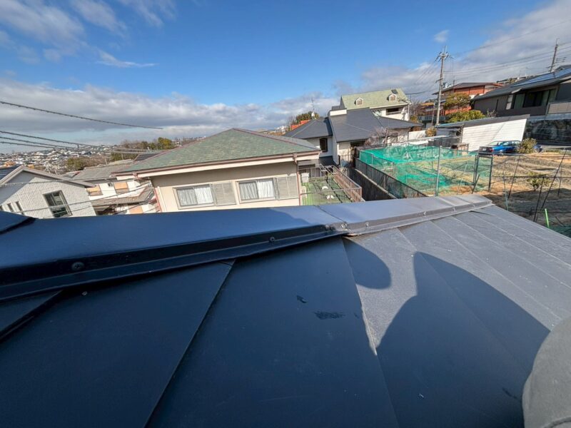 奈良市にて棟板金修理〈釘抜けをパッキンビスで改善〉 施工後2