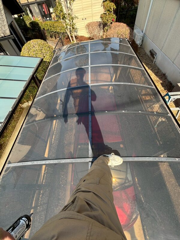 奈良市にて雨漏り修理〈カーポートからの雨漏れ・補修工事〉 施工前