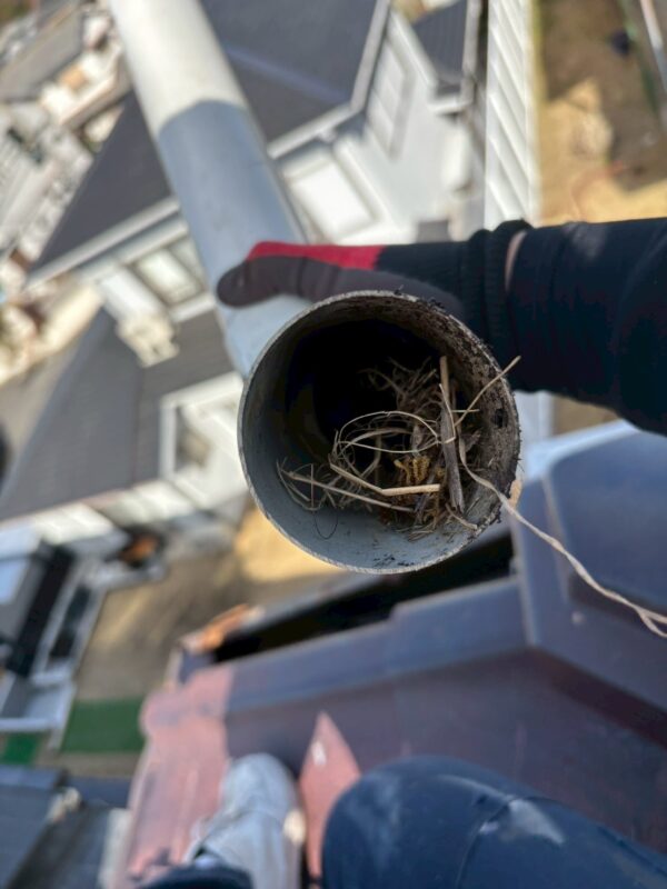 奈良市千代ヶ丘のご住宅にて雨樋詰まり解消工事 施工前2