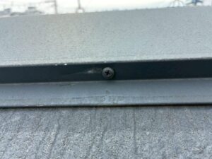 奈良市姫歌町のご住宅にて棟板金の釘打ち替え工事〈パッキンビスと交換〉 施工後