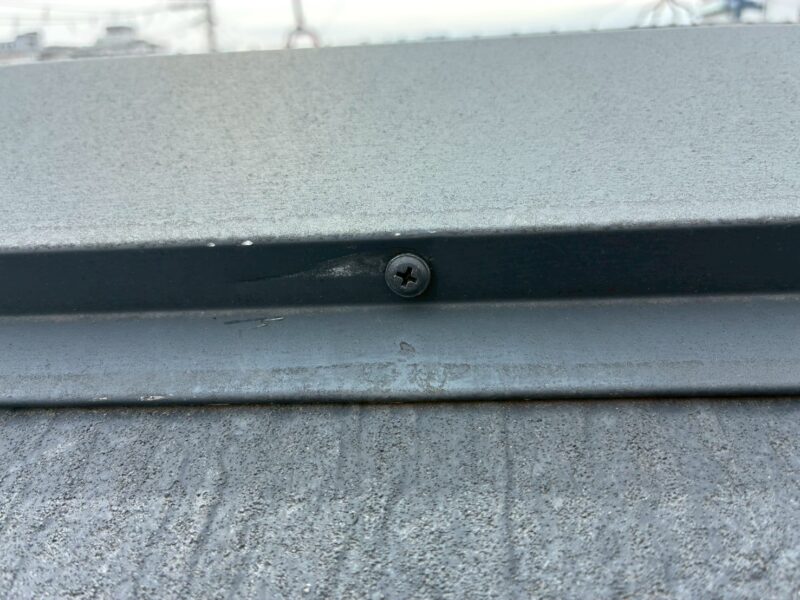 奈良市姫歌町のご住宅にて棟板金の釘打ち替え工事〈パッキンビスと交換〉 施工後