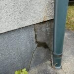 奈良市富雄にて雨漏り被害による基礎劣化を防ぐ補修工事〈中性化抑止剤散布〉 施工前