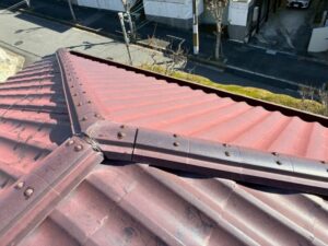 奈良市藤ノ木台のご住宅にて雨漏り修繕工事〈棟板金の釘の固定〉 施工後