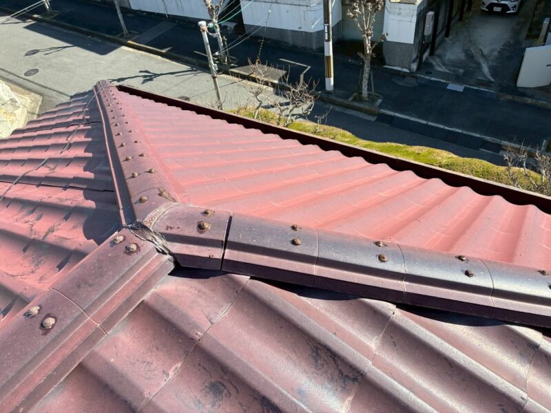 奈良市藤ノ木台のご住宅にて雨漏り修繕工事〈棟板金の釘の固定〉 施工後