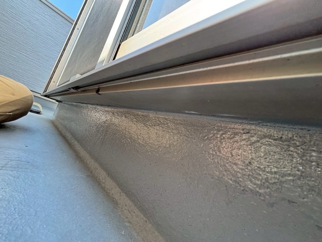 奈良市四条大路にて風の強い日に発生する雨漏り〈ベランダ窓のシーリング打ち替え〉 施工前2