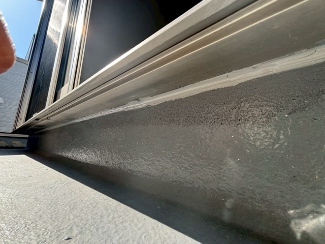 奈良市四条大路にて風の強い日に発生する雨漏り〈ベランダ窓のシーリング打ち替え〉 施工後2