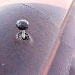 棟板金の釘が抜ける原因とは？放置すると危険な理由を解説