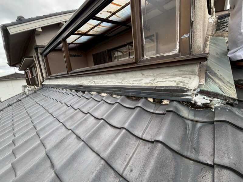 奈良市法蓮町にて和室天井の雨漏り修理〈モルタル補修・外壁塗装〉 施工前