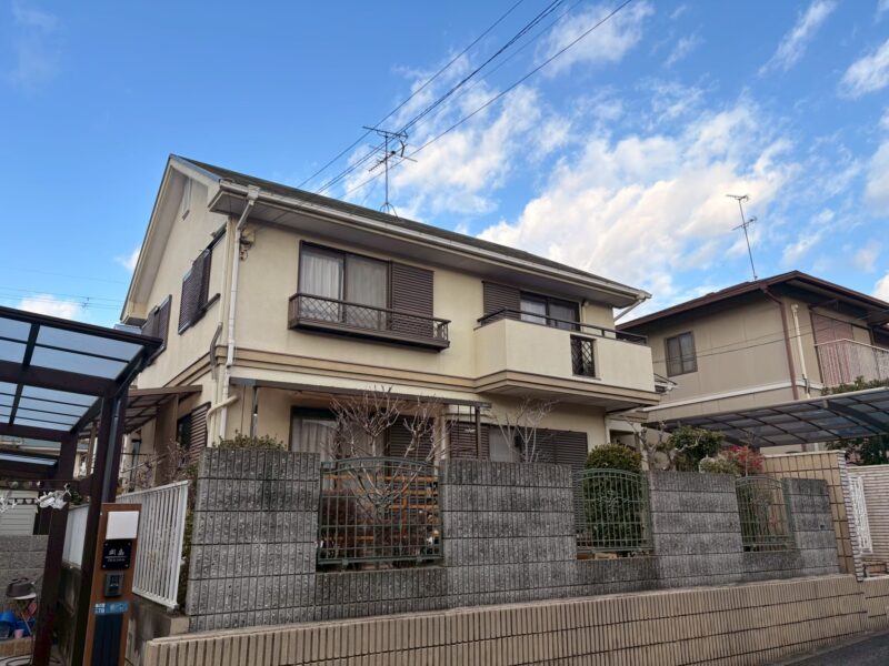 奈良市にて雨漏り予防の屋根塗装・外壁塗装〈チョーキング〉 施工前
